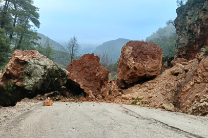 Yoğun Yağışlar Fethiye’de Yolları Etkiledi