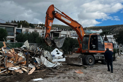 Bodrum'da kıyıdaki kaçak yapılar yıkıldı