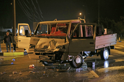 Fethiye'de  tankerle çarpışan kamyonetteki 2 kişi yaralandı