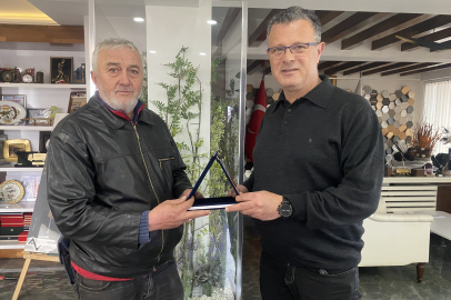 Para ve ziynet eşyası olan çantayı sahibine ulaştırdı