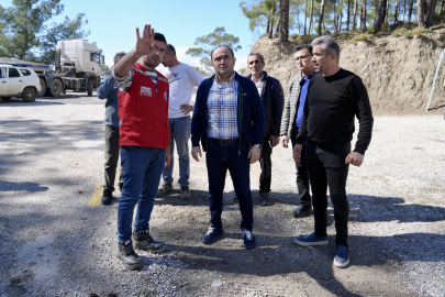Muğla’da heyelan nedeniyle iki mahalleyi bağlayan yol ulaşıma kapandı