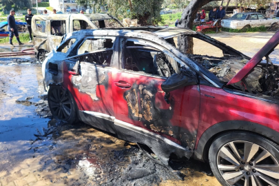 Park Halindeyken Yangın Çıkan 2 Araç Kullanılamaz Hale Geldi