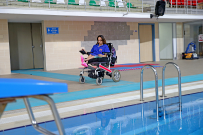 Engelli Yüzücü Eylül, Milli Takım Hedefiyle Kulaç Atıyor