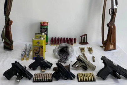 Silah Kaçakçılığı Operasyonunda 2 Şüpheli Yakalandı