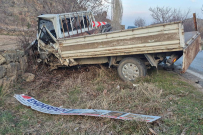 Kamyonetle Hafif Ticari Araç Çarpıştı Bir Kişi Öldü