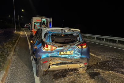 Uşak'ta tırın çarptığı otomobildeki 4 kişi yaralandı