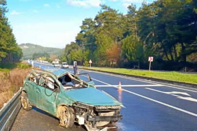 Yatağan'da Otomobil Bariyere Çarptı: 1 Kişi Öldü, 1 Kişi Yaralandı