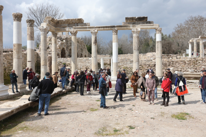 Muğla'da Yaşlılar Tarihi ve Kültürel Alanları Gezdi