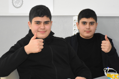 Otizmli  İkizler Bilgisayar Mühendisi Olmak İstiyor