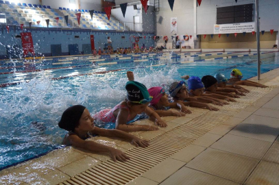 Marmaris'te yarı olimpik yüzme havuzu sağlık gerekçesiyle geçici olarak kapatıldı