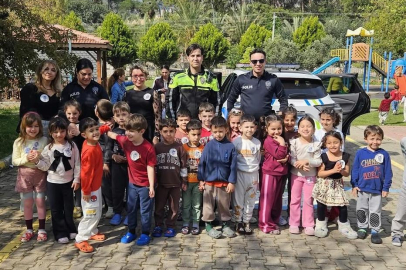 Datça'da Anaokulu Öğrencileri Polis Haftasını Kutladı