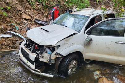 Nazilli'de Dere Yatağına Devrilen Pikaptaki 2 Kişi Yaralandı