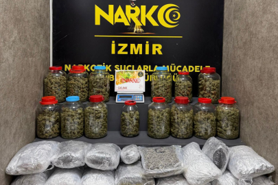 İzmir'de 60 kilo 200 Gram Uyuşturucu Ele Geçirildi, 4 Şüpheli Tutuklandı