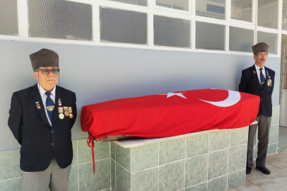 İzmir'de Vefat Eden Kıbrıs Gazisi Mehmet Duru Son Yolculuğuna Uğurlandı