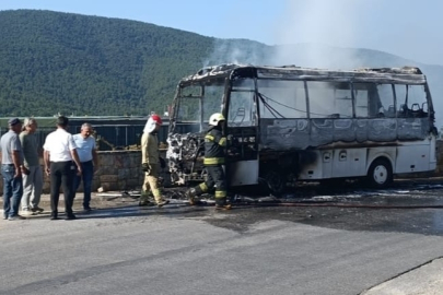Bodrum'da Servis Minibüsünde Çıkan Yangın Hasara Neden Oldu