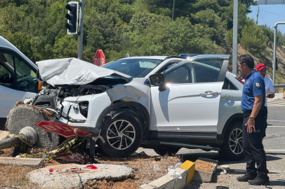 Muğla'da İki Otomobilin Çarpıştığı Kazada 1'i Ağır 4 Kişi Yaralandı