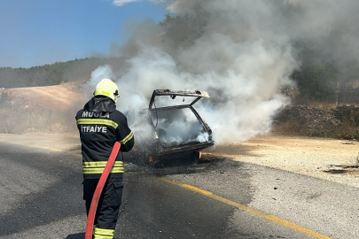 Muğla'da Otomobilde Çıkan Yangın Söndürüldü
