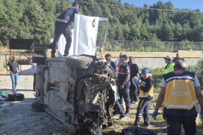 Uşak'ta devrilen otomobildeki 1 kişi öldü, 3 kişi yaralandı