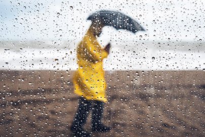 Meteoroloji’den Uyarı: Sıcaklıklar 10 Derece Düşecek, Sağanak ve Fırtına Geliyor